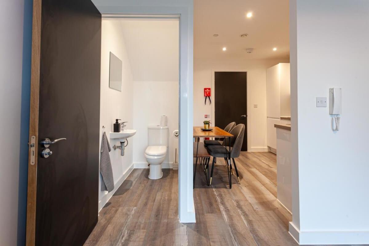 Superb 2 Bed Flat 5Min To Old Trafford Stadium Mánchester Exterior foto