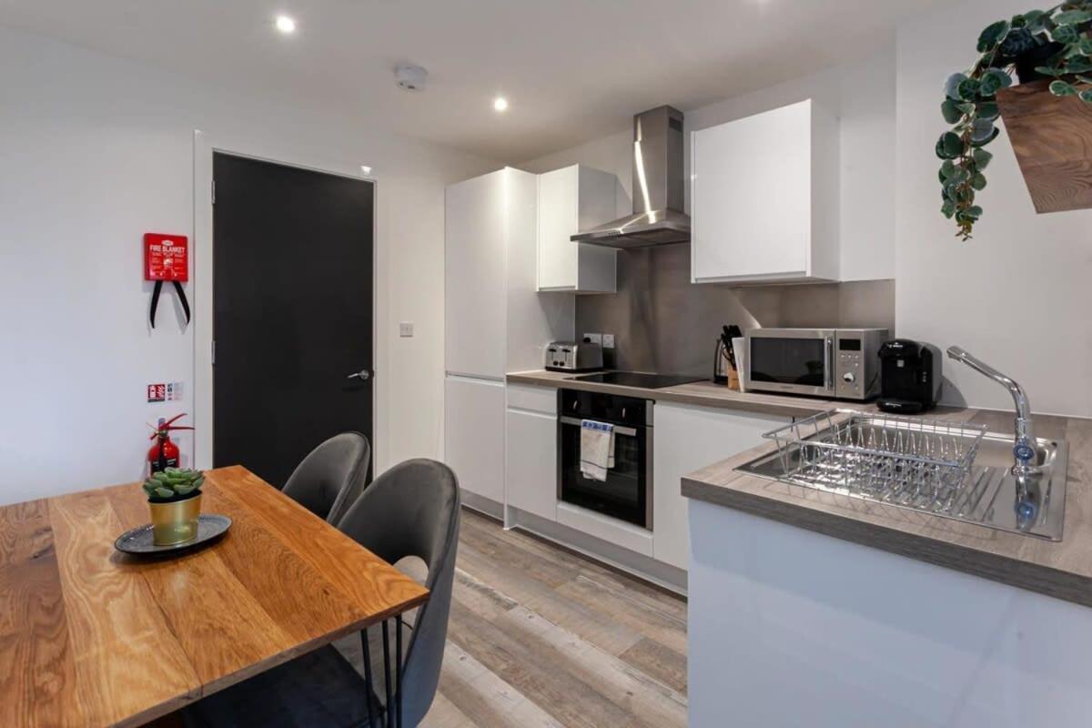 Superb 2 Bed Flat 5Min To Old Trafford Stadium Mánchester Exterior foto