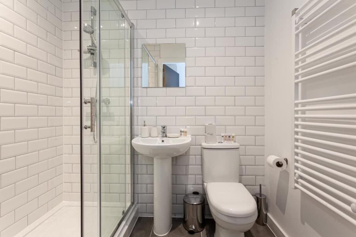 Superb 2 Bed Flat 5Min To Old Trafford Stadium Mánchester Exterior foto