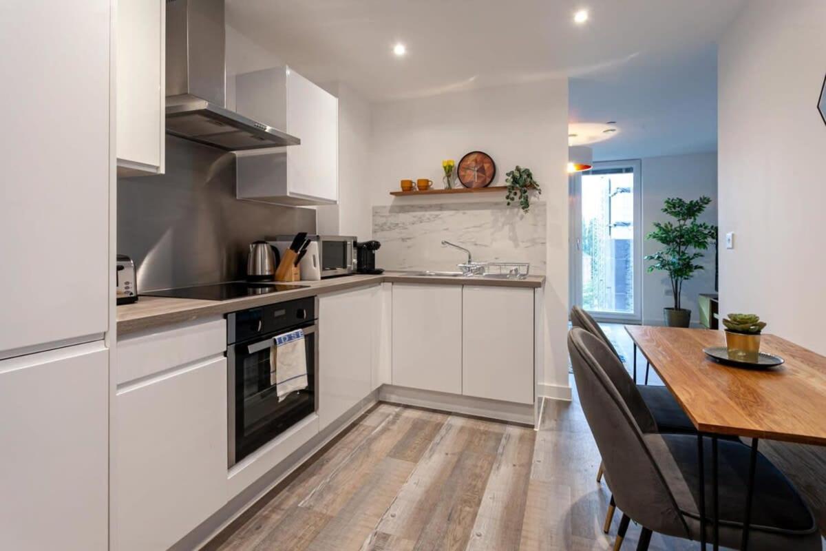 Superb 2 Bed Flat 5Min To Old Trafford Stadium Mánchester Exterior foto
